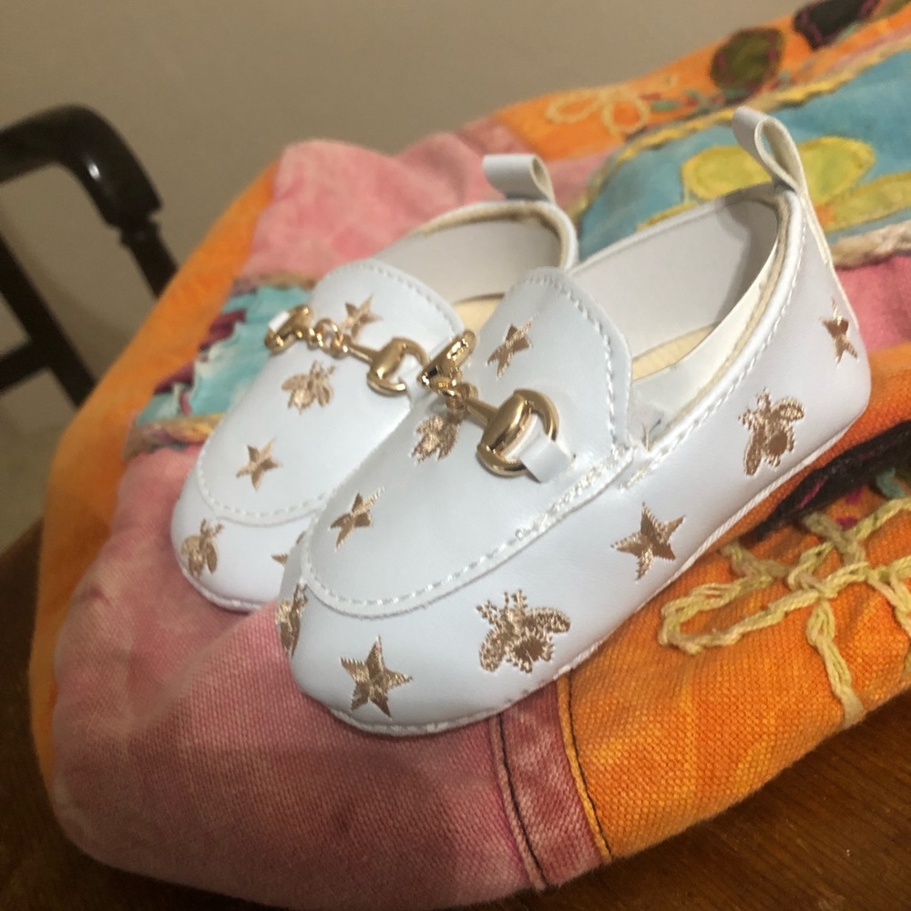 NWT White & Gold Embroidered Unisex Baby Slippers